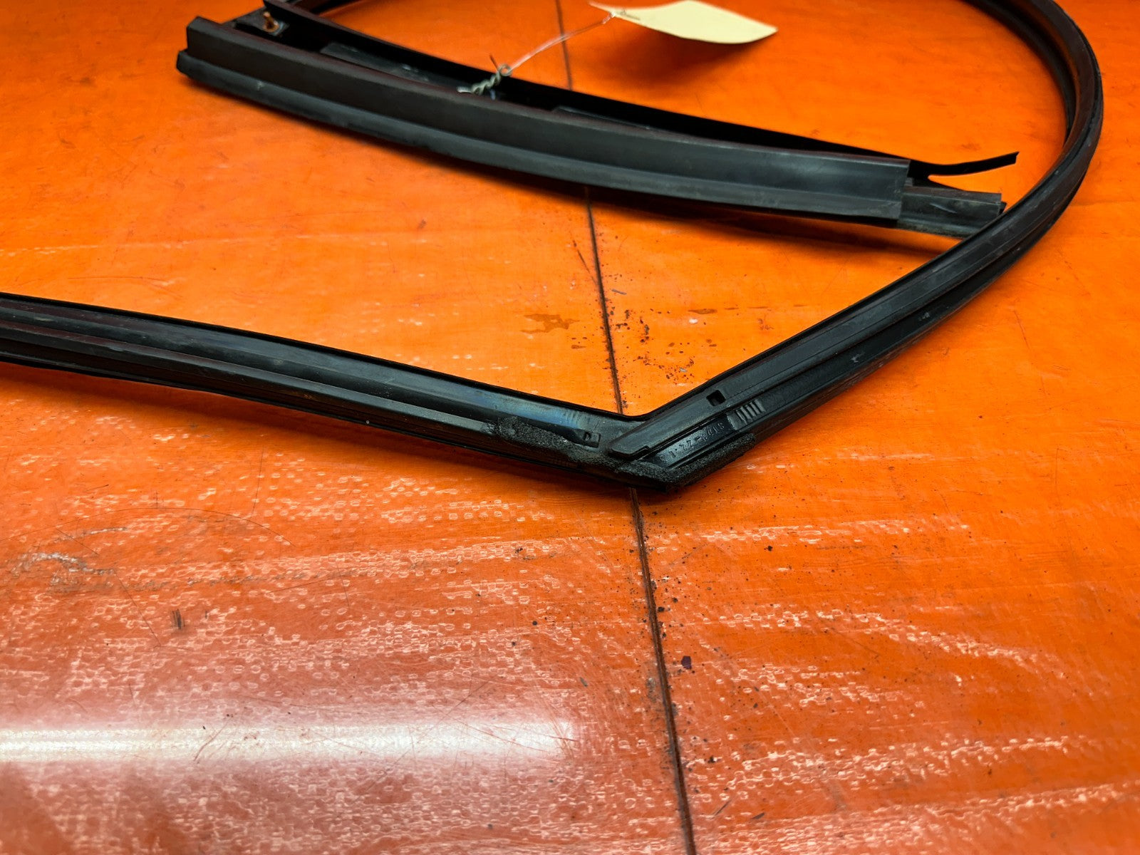 94 01 ACURA INTEGRA 2D LEFT DRIVER DOOR WINDOW RUN CHANNEL SEAL OEM #33117