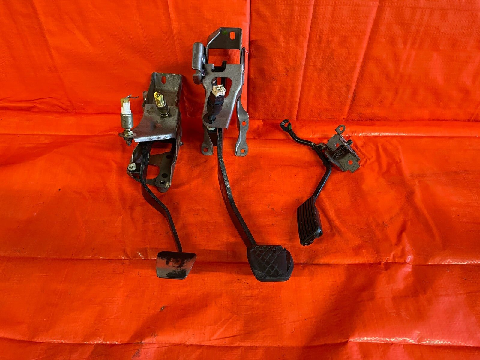 02 05 HONDA CIVIC SI 2.0 EP3   COMPLETE PEDAL SET GAS BRAKE CLUTCH PEDALS OEM   4