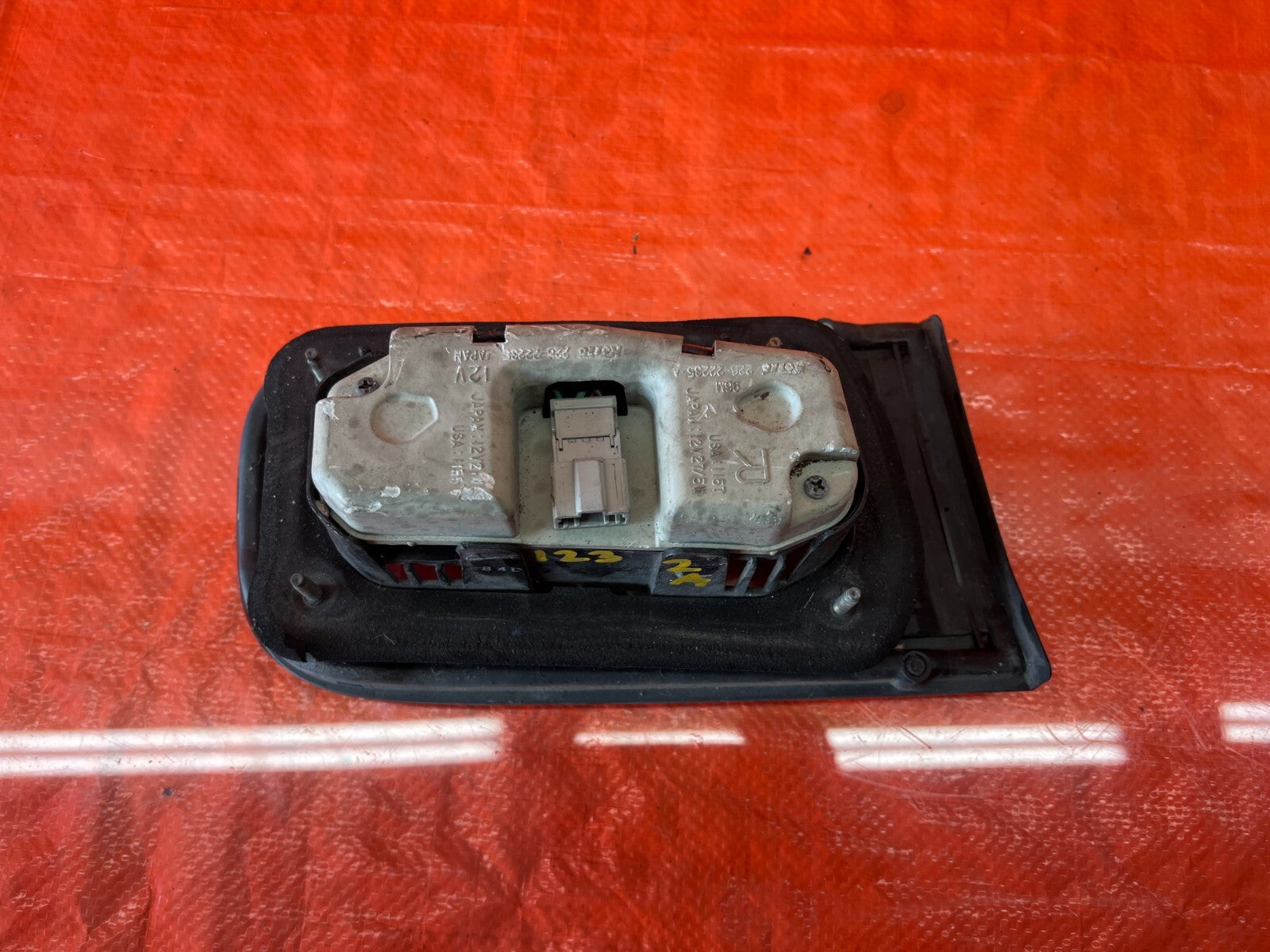 98 01 ACURA INTEGRA SEDAN   PASSENGER RIGHT INNER   TAIL LIGHT LAMP   OEM #123 8