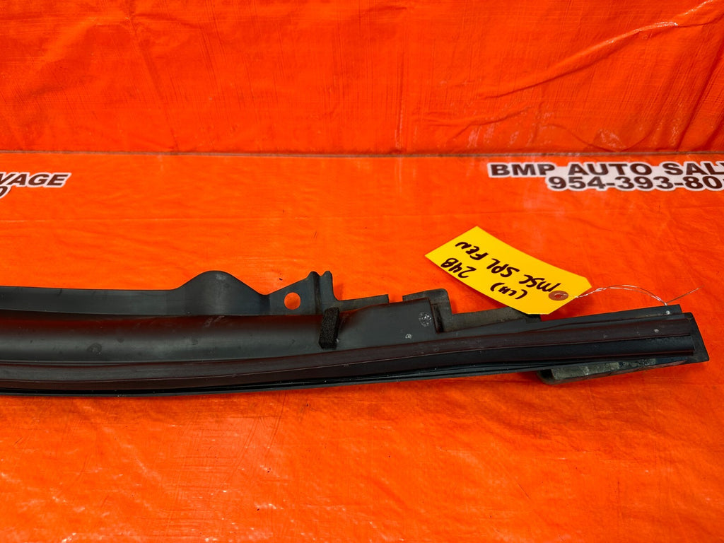 08 15 INFINITI G37 & Q60 COUPE DRIVER LEFT FRONT   FENDER SEAL TRIM GASKET #2482