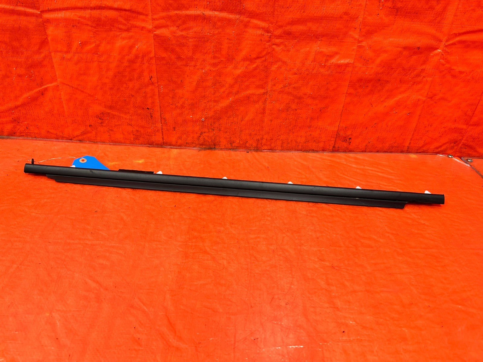 00 09 HONDA S2000   DRIVER LEFT FRONT GLASS TRIM DRIP RETAINER   OEM #S2K0