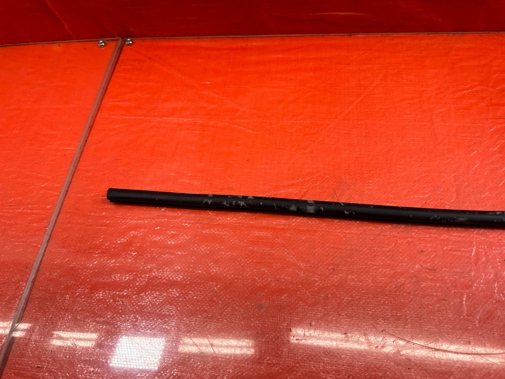 97 01 HONDA PRELUDE LEFT OR RIGHT FRONT LOWER DOOR WEATHER STRIP SEAL OEM #210 17