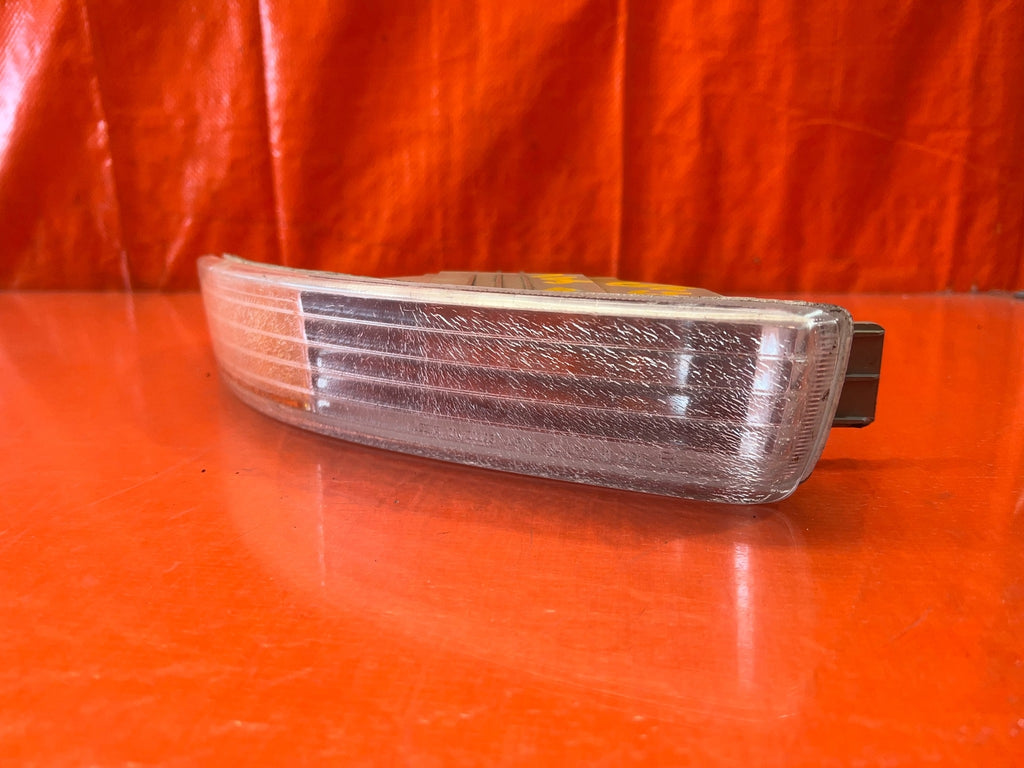 94 97 ACURA INTEGRA PASSENGER RIGHT BUMPER TURN SIGNAL CORNER LIGHT   OEM #1650