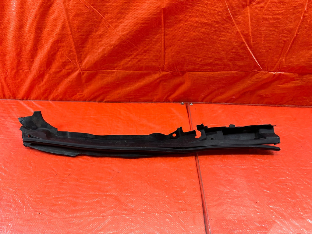 07 13 INFINITI G35 G37 SEDAN   RUBBER FENDER TRIM HOOD SEAL   LEFT   OEM #1920