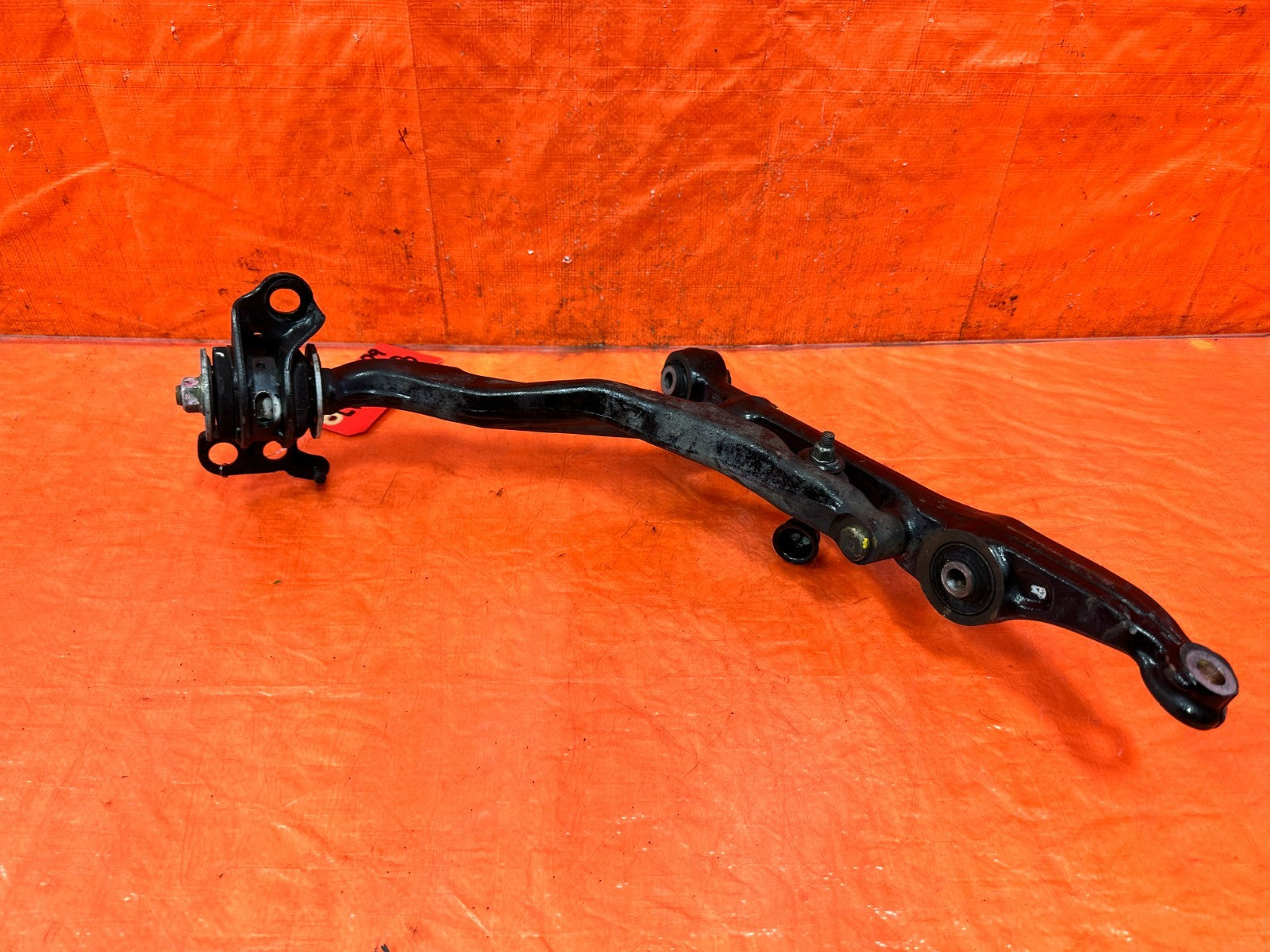 94 01 ACURA INTEGRA DRIVER LEFT FRONT SPINDLE KNUCKLE HUB & LOWER CONTROL ARM 095