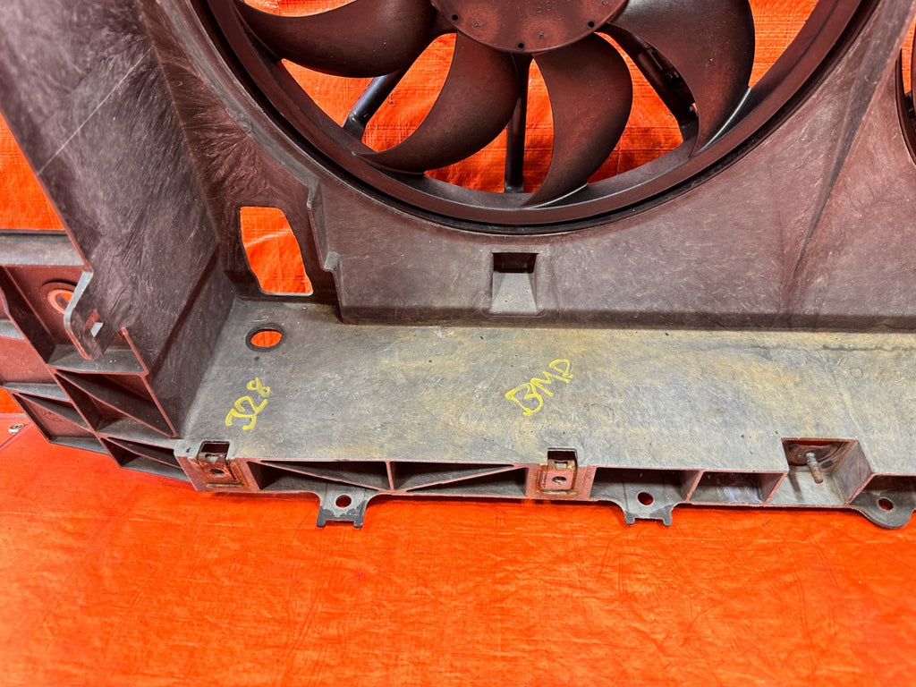 08 15 INFINITI G37 & Q60   2D COUPE   RADIATOR SUPPORT W/ COOLING FANS OEM #32811