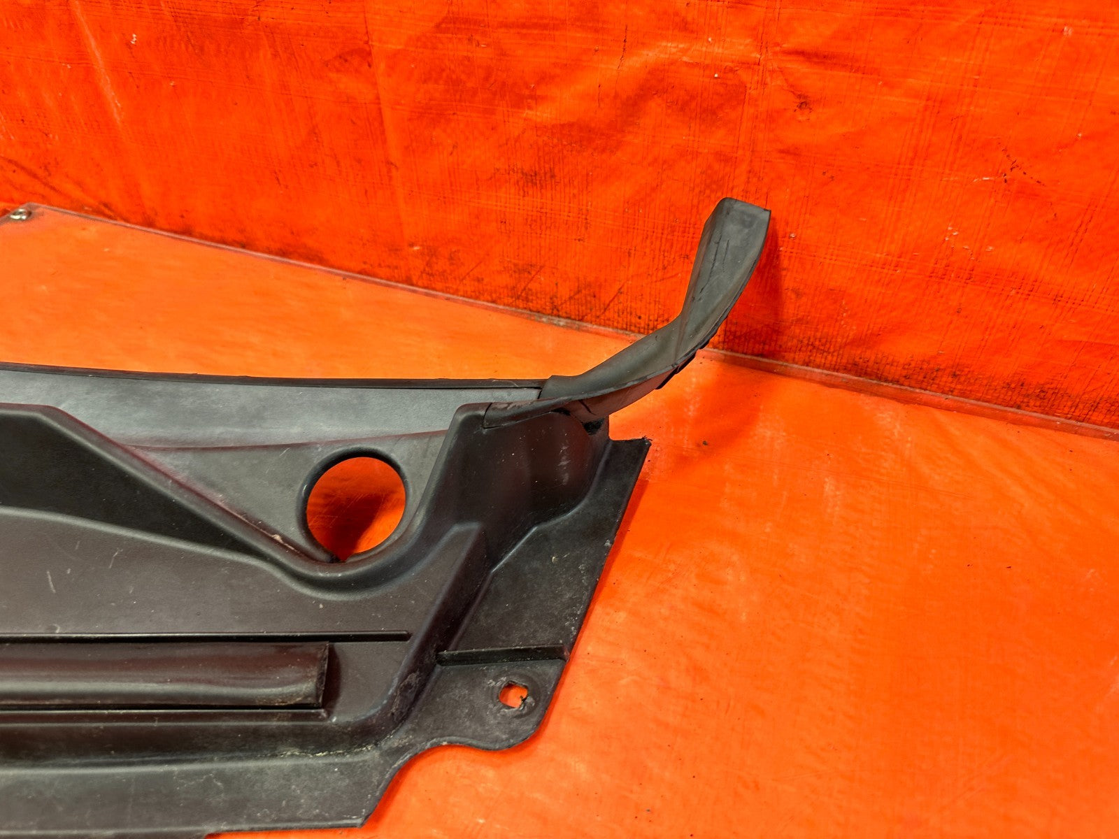 13 16 HYUNDAI GENESIS 2D COUPE   WINDSHIELD WIPER COWL   86150 2M000   OEM #3259