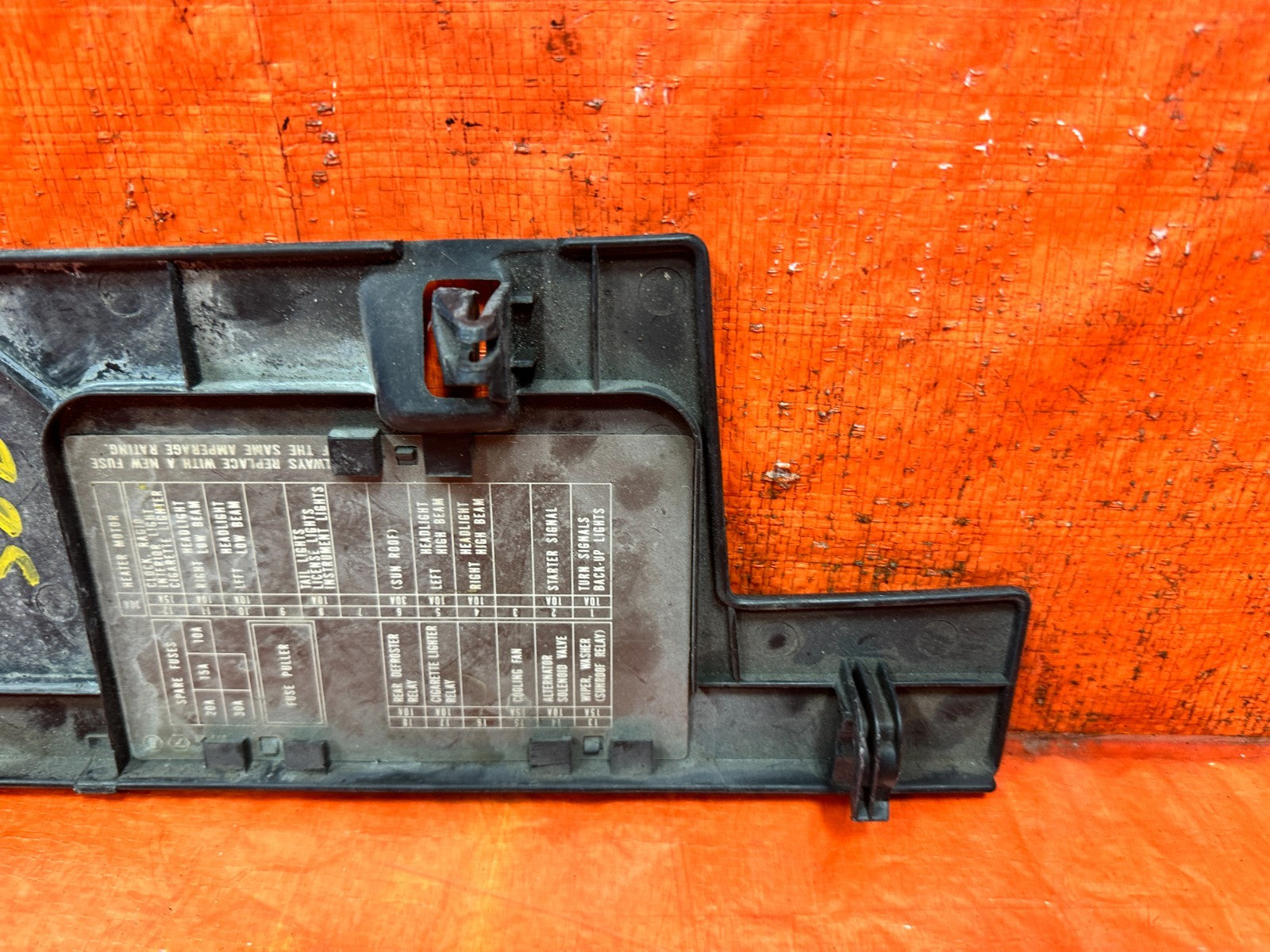 90 91 HONDA CIVIC HATCHBACK   UNDER STEERING COLUMN IGNITION KNEE TRIM OEM 3254