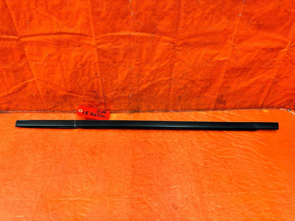 03 05 LANCER EVOLUTION EVO VIII IX 8 9   LEFT REAR GLASS TRIM DRIP RETAINER0