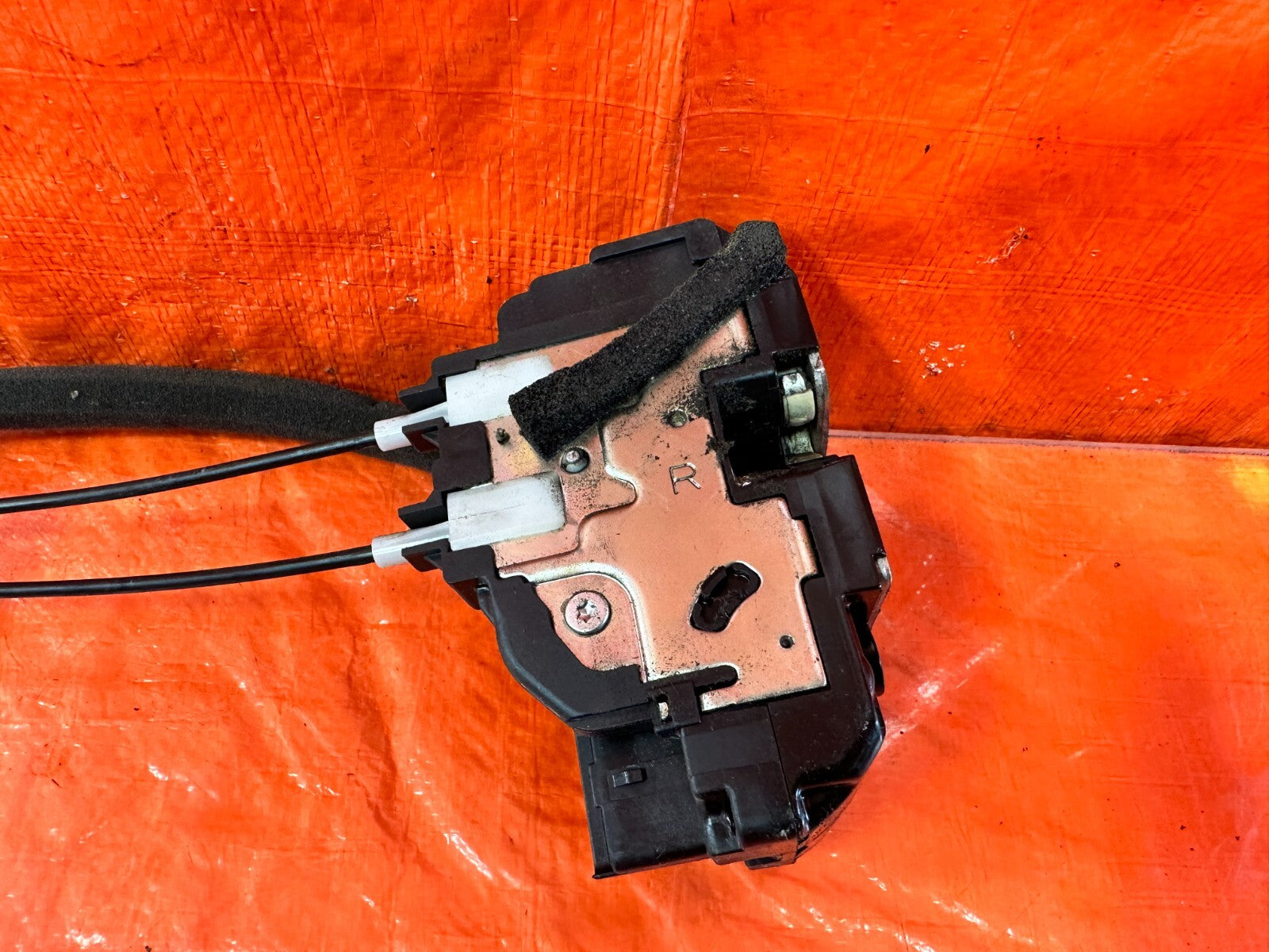 03 07 INFINITI G35 COUPE   PASSENGER RIGHT DOOR LOCK ACTUATOR LATCH   OEM 2982