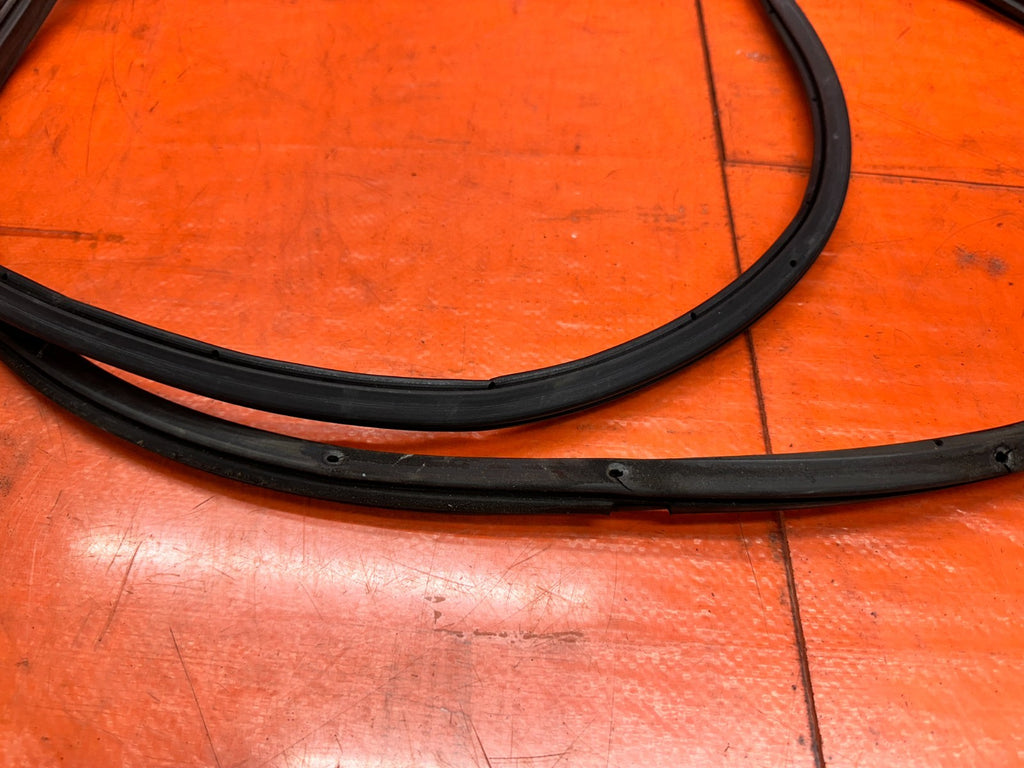 1994-2001 ACURA INTEGRA 2D PASSENGER RIGHT DOOR WEATHERSTRIP SEAL OEM #34913