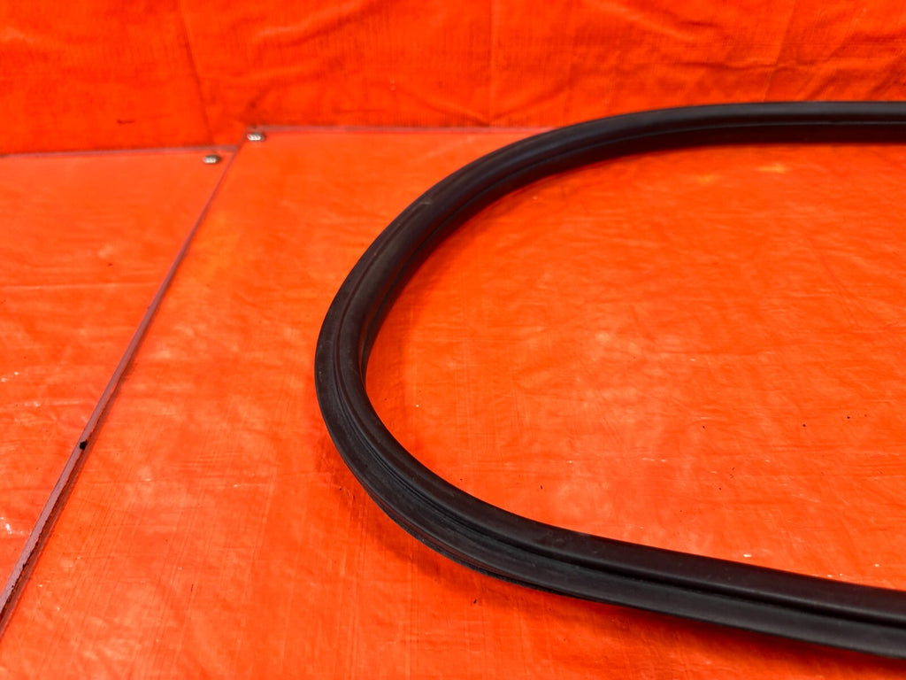 04 08 ACURA TSX   RIGHT REAR   DOOR TO CHASSIS WEATHER STRIP OPEN TRIM OEM #27510