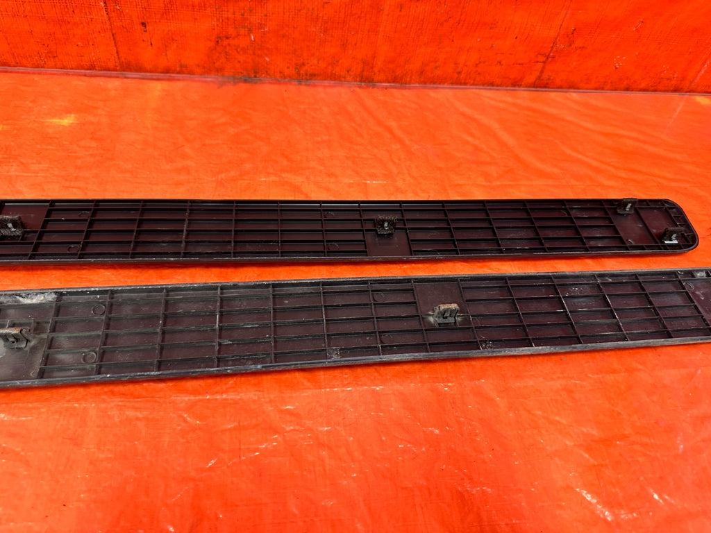 10 16 HYUNDAI GENESIS COUPE   LEFT AND RIGHT FLOOR PILLARS SCUFF PLATES OEM 29917