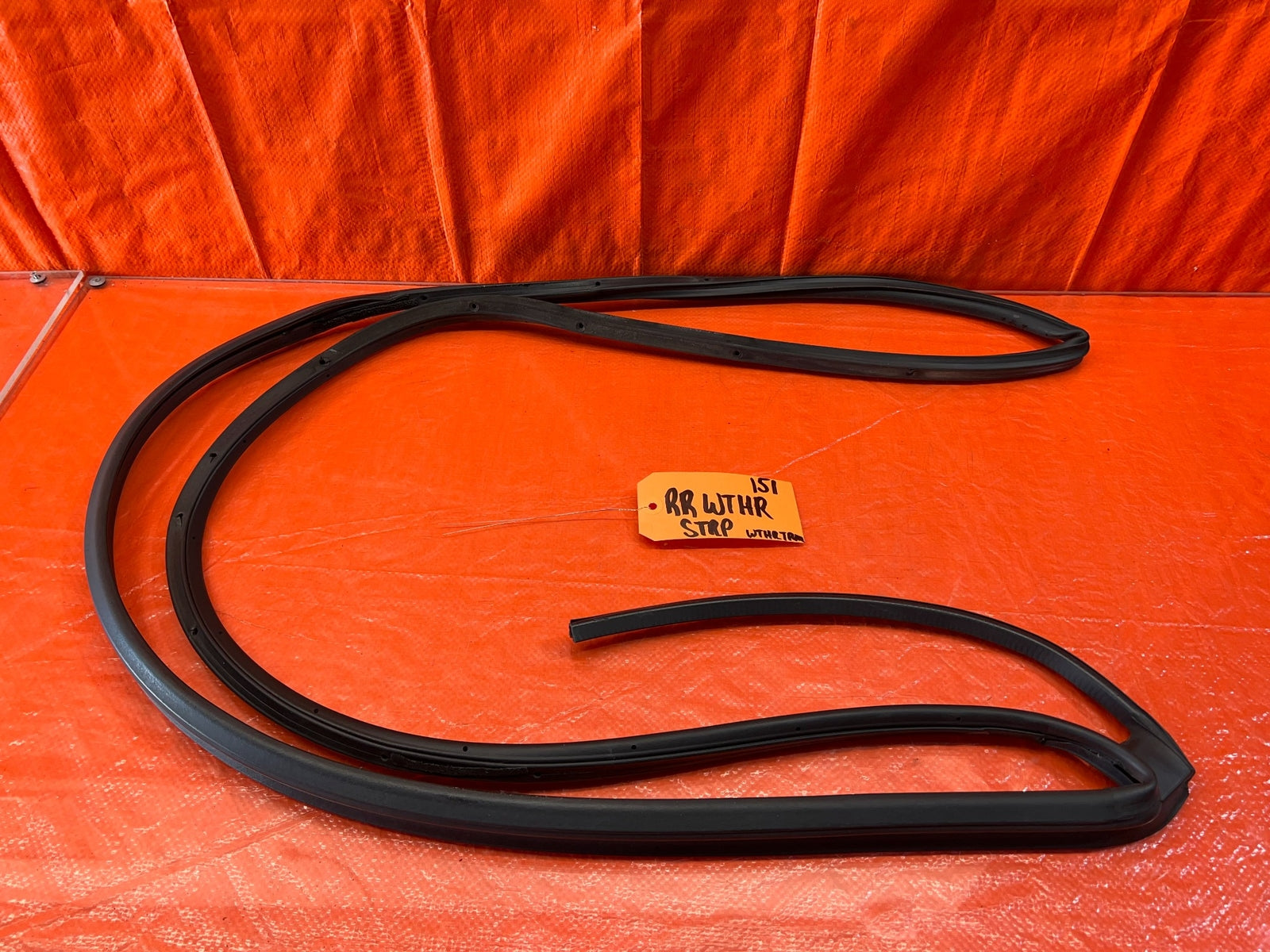 06 11 CIVIC 4D SEDAN   PASSENGER RIGHT REAR WEATHER STRIP SEAL GASKET OEM #22010