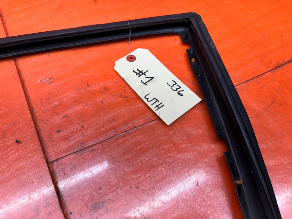 97 01 HONDA PRELUDE 2.2L DRIVER LEFT DOOR WINDOW GLASS MOUNTED SUB SEAL #33615