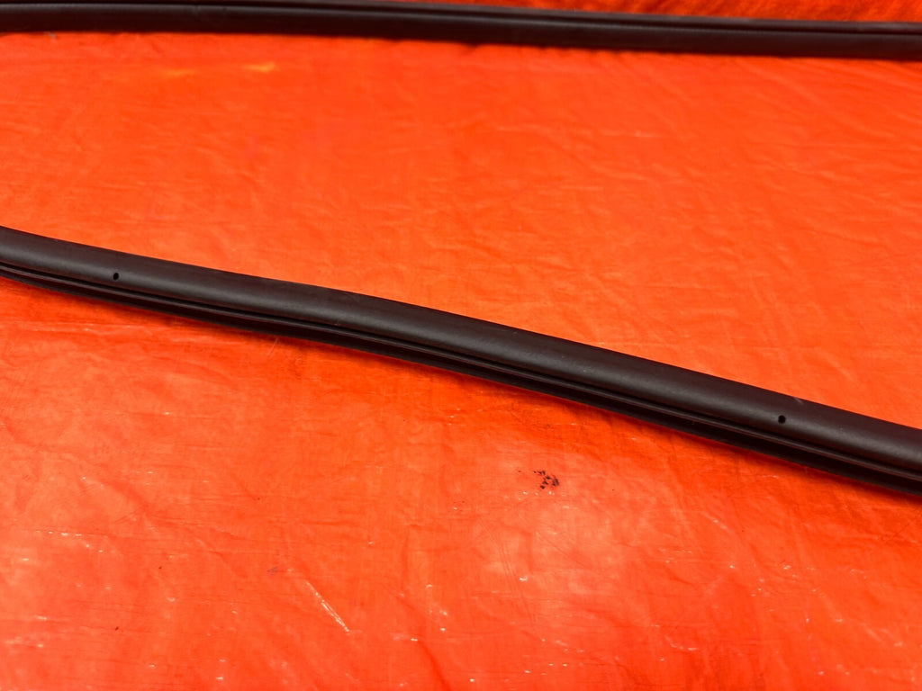 13 SUBARU IMPREZA WRX WAGON CHASSIS TO DOOR OPEN TRIM RUBBER STRIP RIGHT FRONT7