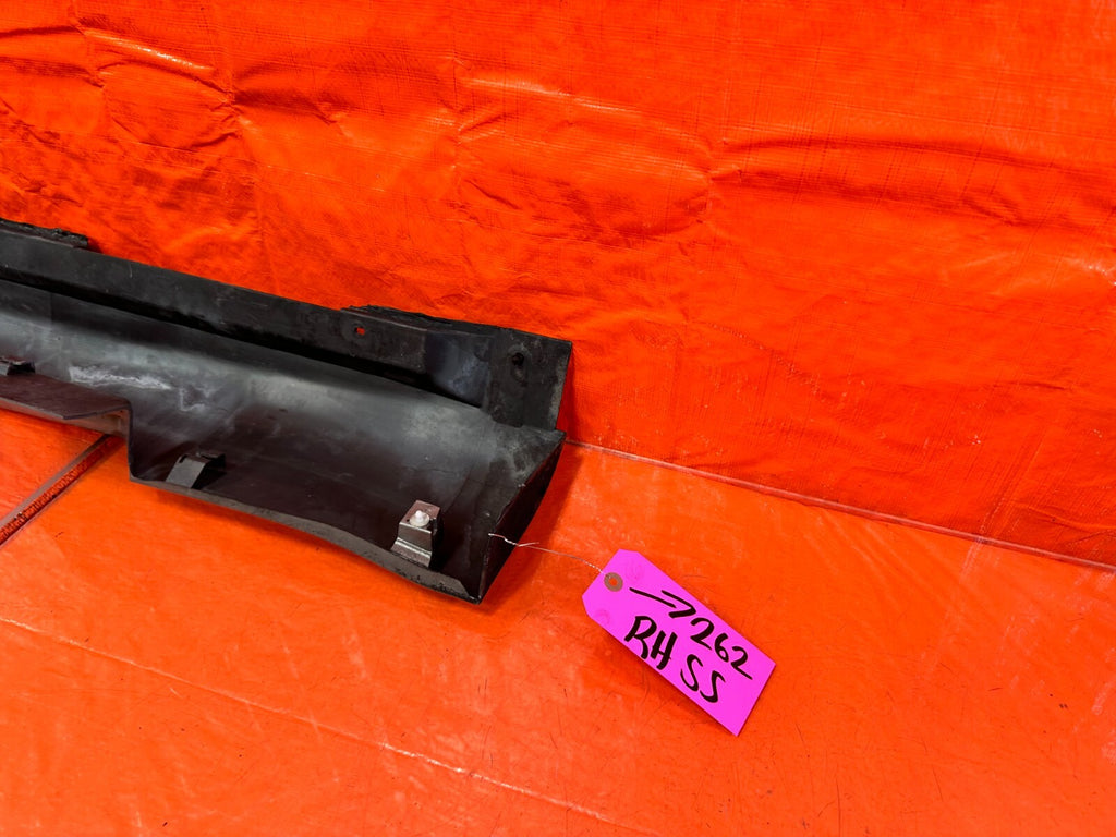 03 09 NISSAN 350Z   SIDE SKIRT ROCKER MOLDING TRIM   RIGHT SIDE   OEM #26213