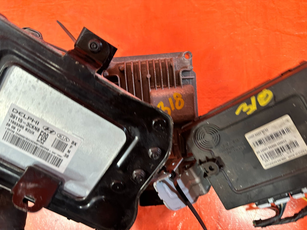 14 16 HYUNDAI GENESIS COUPE 3.8L   AUTOMATIC ECU W/ KEY BCM TCM   100% COMPLETE11