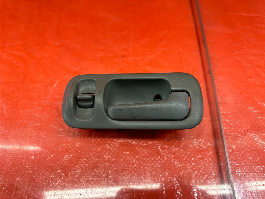 95 97 HONDA ODYSSEY   INTERIOR DOOR HANDLE PASSENGER RIGHT REAR   OEM #1930