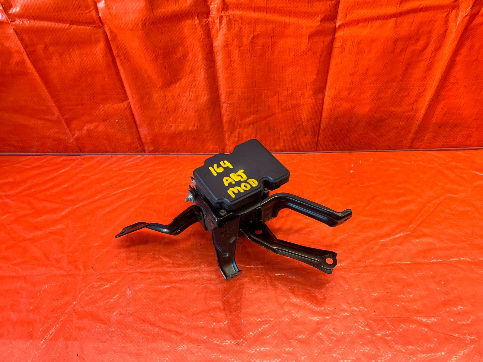 15 16 SCION FRS   AUTOMATIC   ABS PUMP ANTI SKID LOCK ACTUATOR VSA MODULATOR 1640