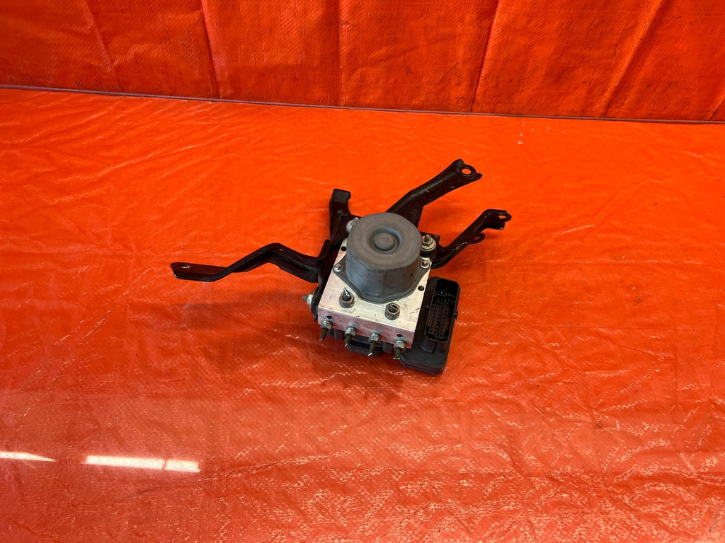 15 16 SCION FRS   AUTOMATIC   ABS PUMP ANTI SKID LOCK ACTUATOR VSA MODULATOR 16410