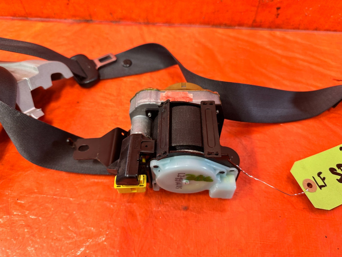02-05 HONDA CIVIC SI EP3 HATCHBACK - LEFT & RIGHT FRONT SEAT BELTS - OEM 3o63