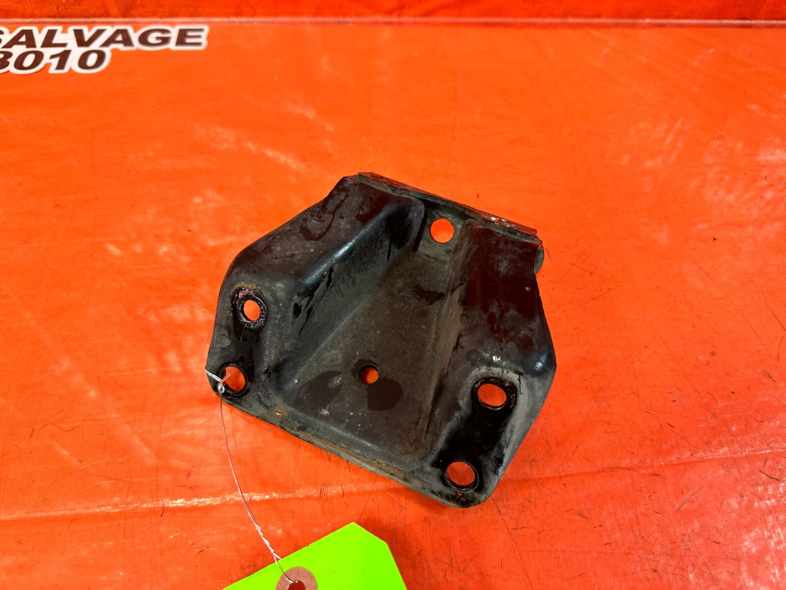 02 10 LEXUS SC430   DRIVER LEFT CHASSIS MOUNTED SUBFRAME BRACKET OEM #2615