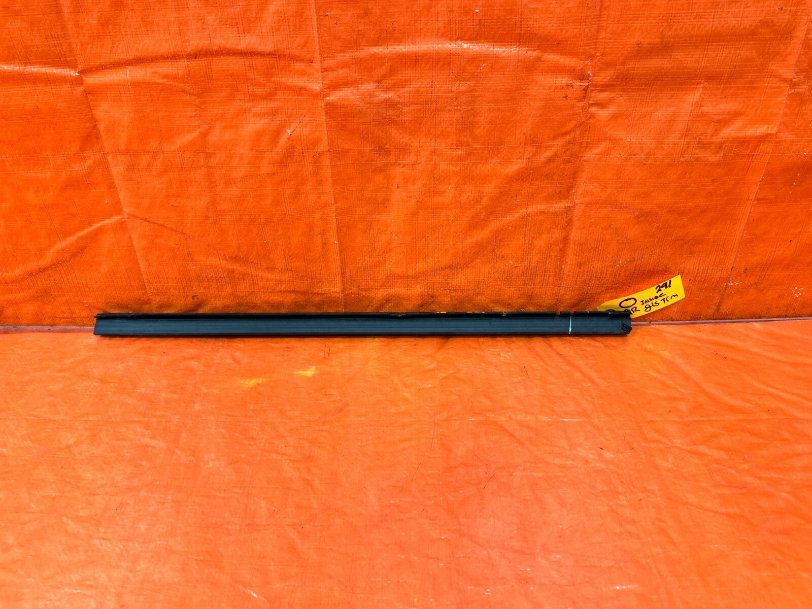 04 08 ACURA TSX   PASSENGER RIGHT REAR   INTERIOR INSIDE GLASS TRIM SEAL OEM 2914