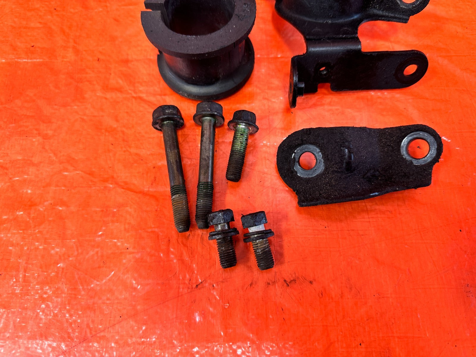 04 08 ACURA TSX   POWER STEERING RACK BRACKETS W/ BOLTS HARDWARE   OEM #3221