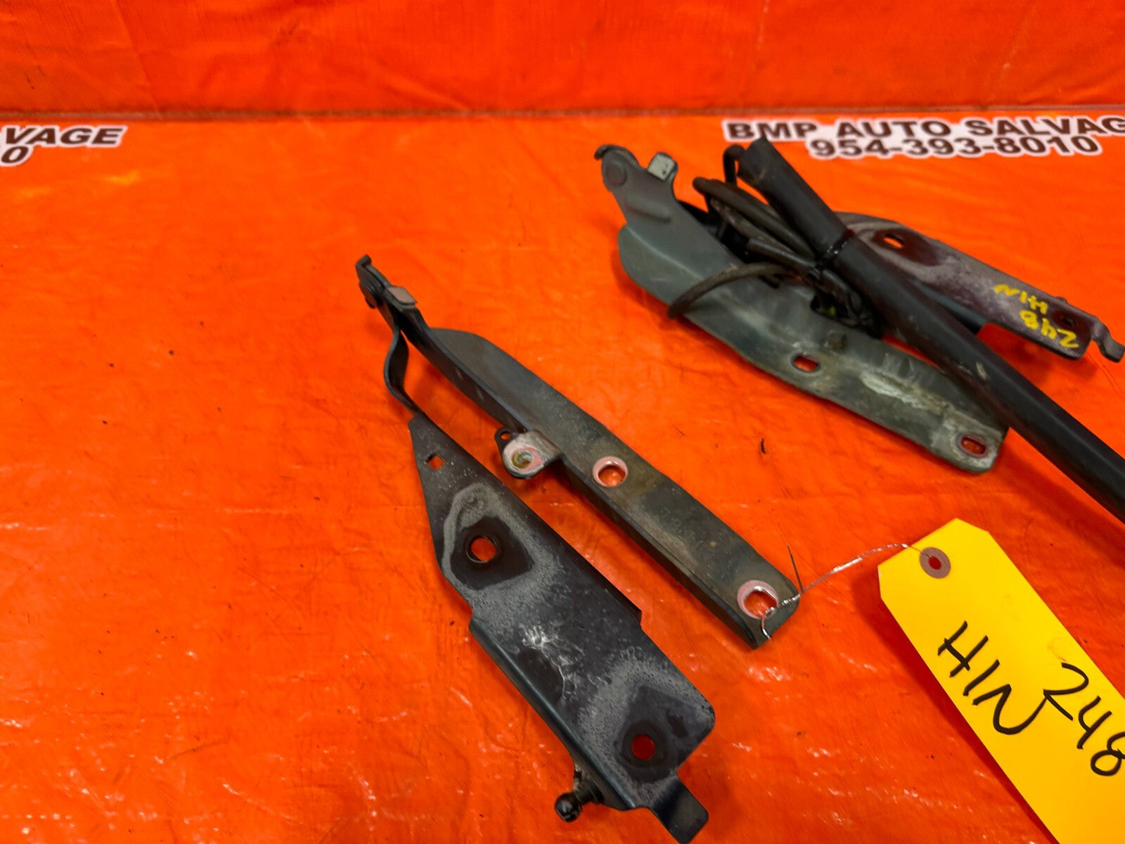 08 15 INFINITI G37 & Q60 2D COUPE   LEFT & RIGHT HOOD HINGES   OEM #2488