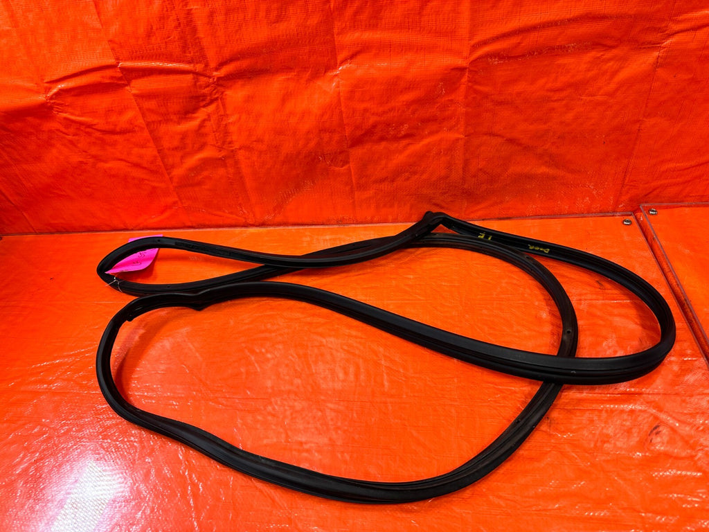 15 21 SUBARU WRX & STI   DRIVER LEFT FRONT   DOOR WEATHER STRIP   OEM 2668