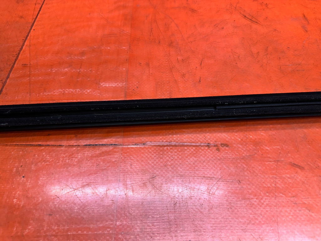 2016-2020 INFINITI Q60 COUPE PASSENGER RIGHT DOOR GLASS TRIM MOLD OEM #20Q6011