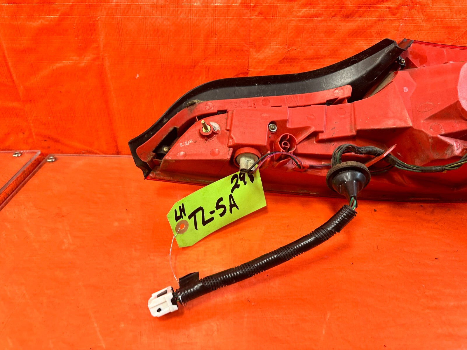 03 05 INFINITI G35 COUPE   DRIVER LEFT   TAIL LIGHT LAMP   OEM FACTORY #2989
