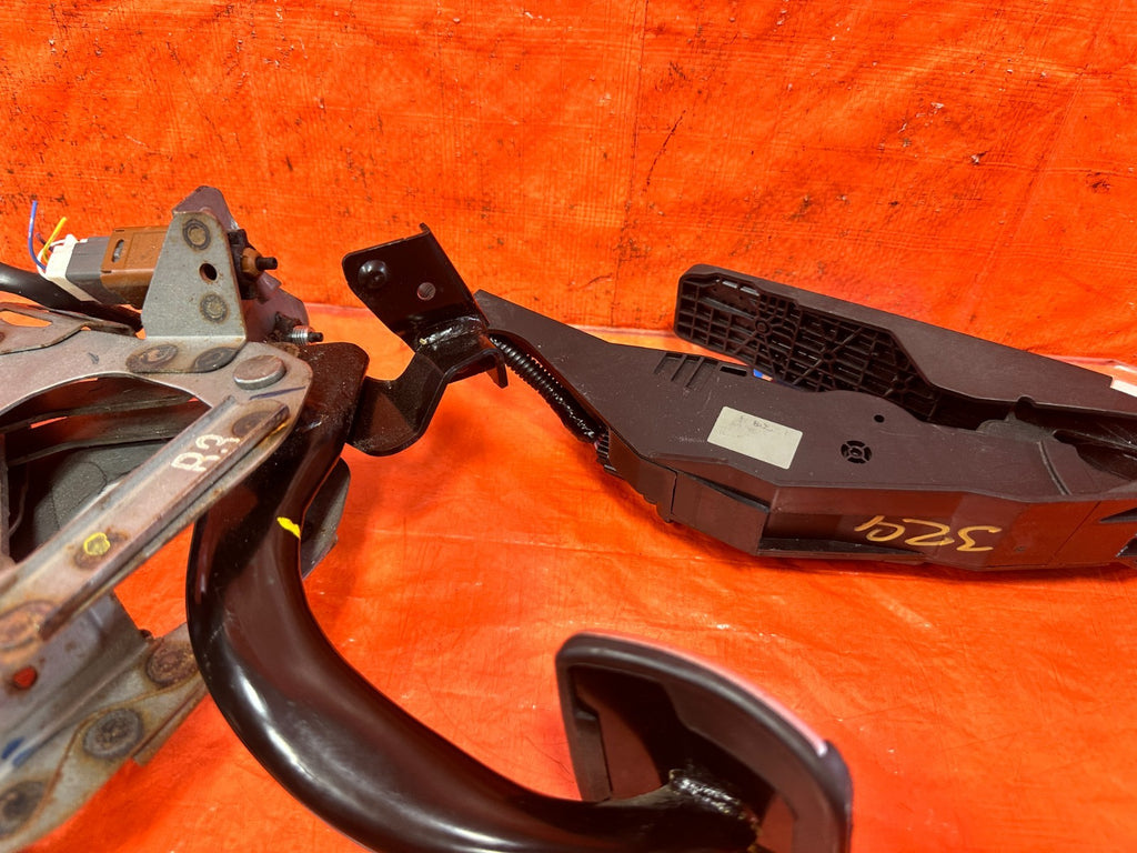 08 15 INFINITI G37 Q60 370Z ALUMINUM SPORT GAS BRAKE PEDALS PAD SET AUTO #32910