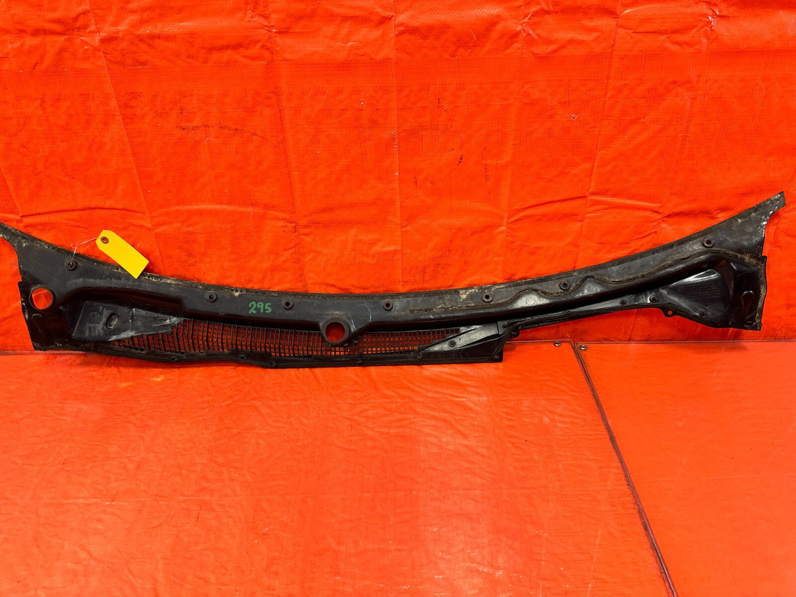 93 97 HONDA DEL SOL  WINDSHIELD WIPER COWL TRIM PLASTIC   OEM FACTORY #2955