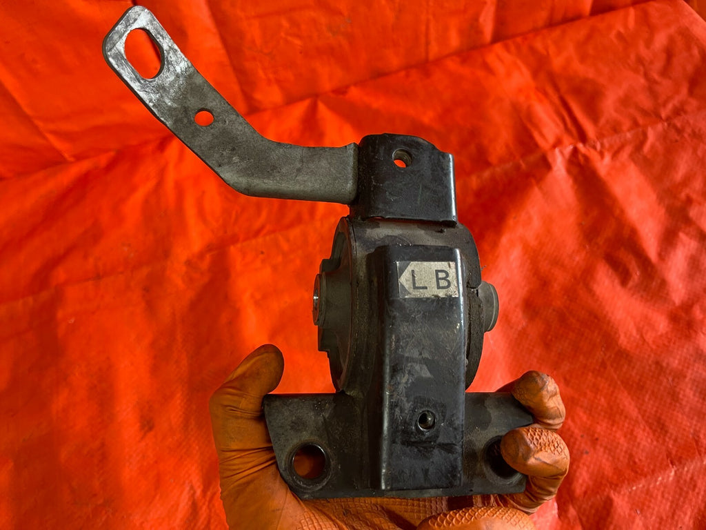 00 05 TOYOTA CELICA GT & GT S    ENGINE MOTOR MOUNT   OEM OE FACTORY  3