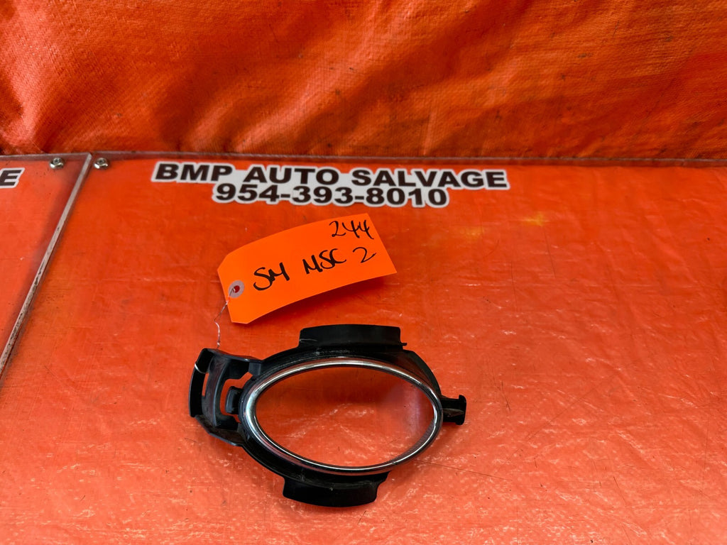 07 09 LEXUS ES350   DRIVER LEFT FOG LIGHT FOG LAMP TRIM PLASTIC INSERT   OEM 2440