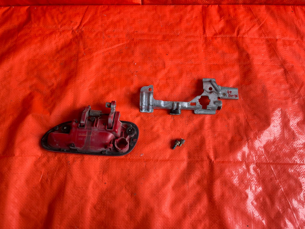 00 09 HONDA S2000 PASSENGER RIGHT EXTERIOR DOOR HANDLE   RED FADED   W/ BRACKET8
