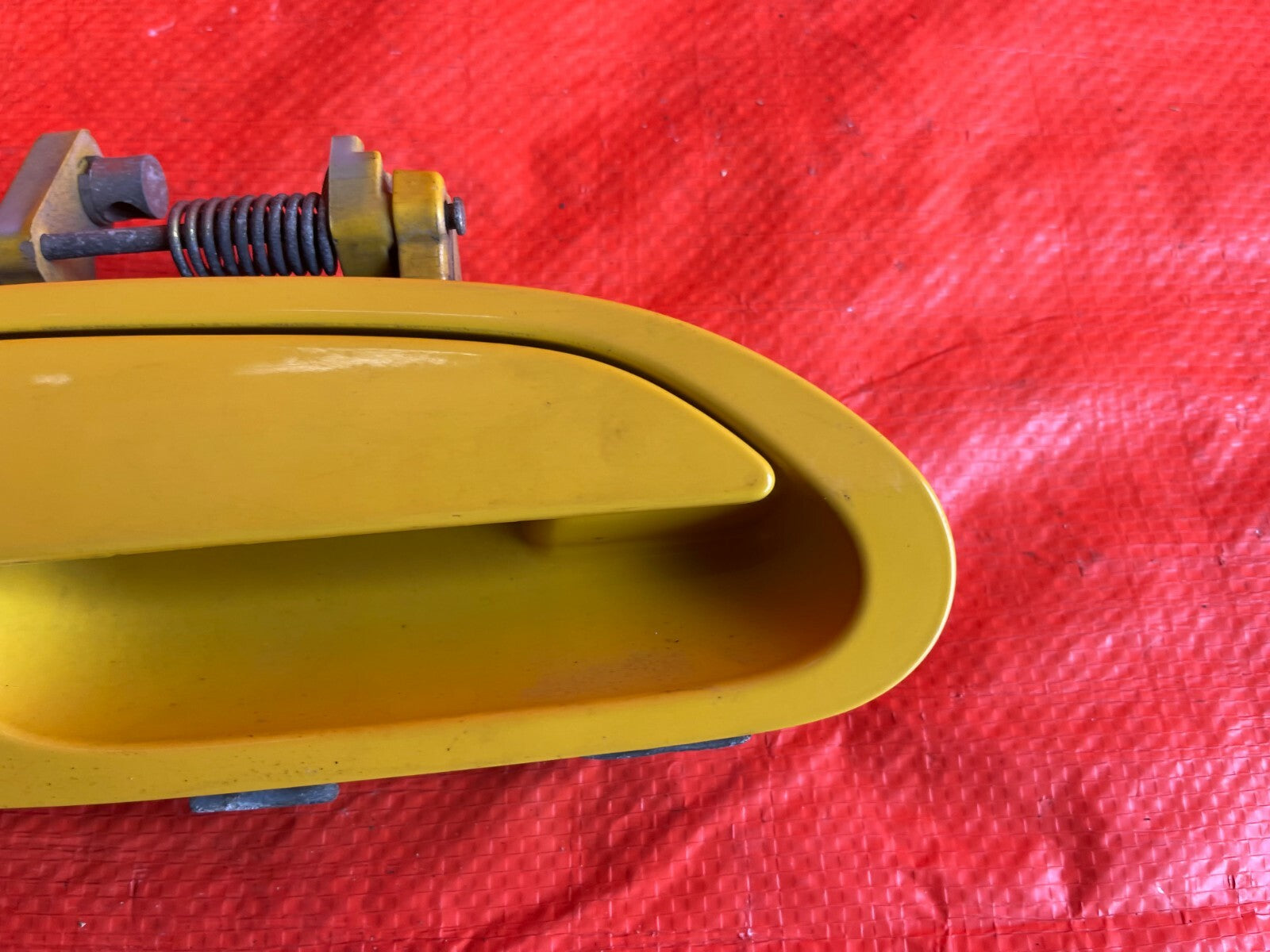 00 09 HONDA S2000 PASSENGER RIGHT EXTERIOR DOOR HANDLE   RED FADED   W/ BRACKET6