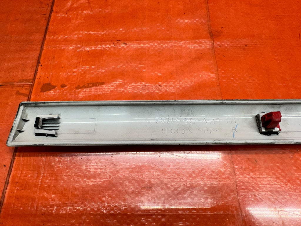 94 01 ACURA INTEGRA 2D RIGHT PASSENGER REAR QUARTER BODY MOLDING OEM #33110