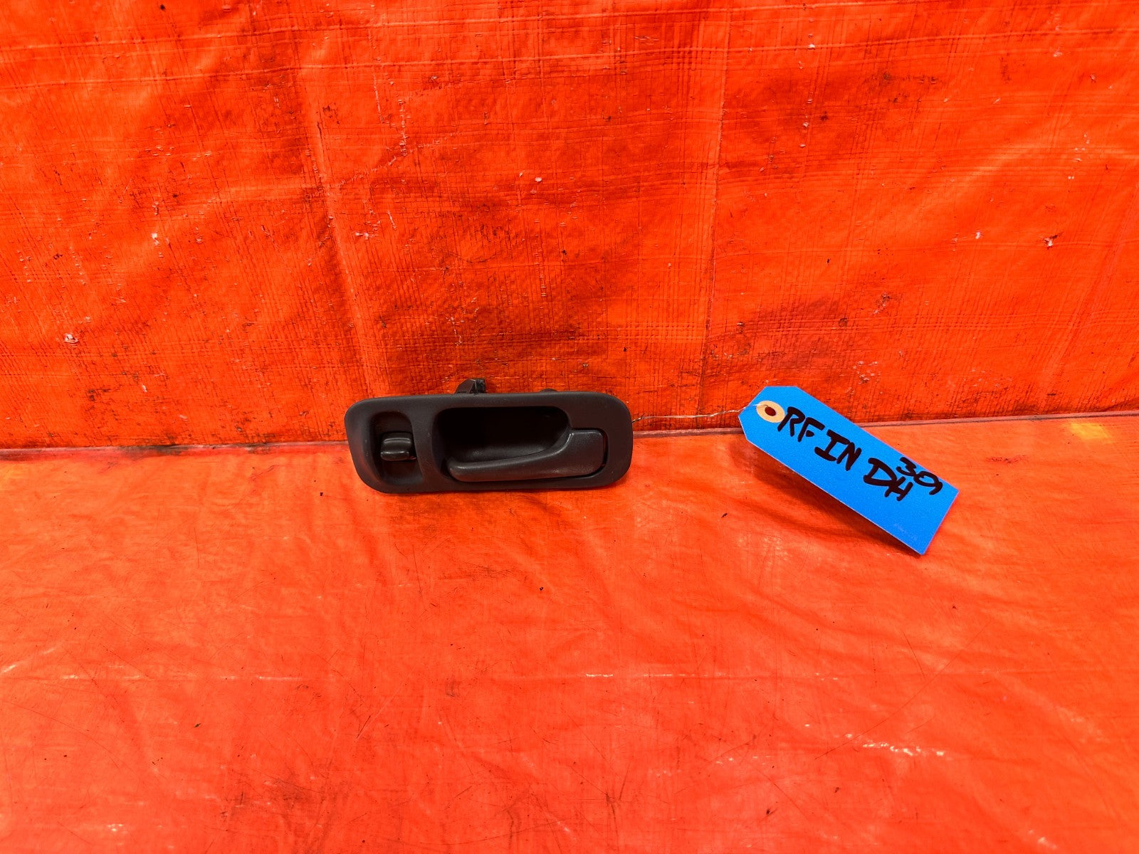97 01 HONDA CR V CRV   RIGHT FRONT INTERIOR DOOR HANDLE TRIM W/ LOCK OEM 3010