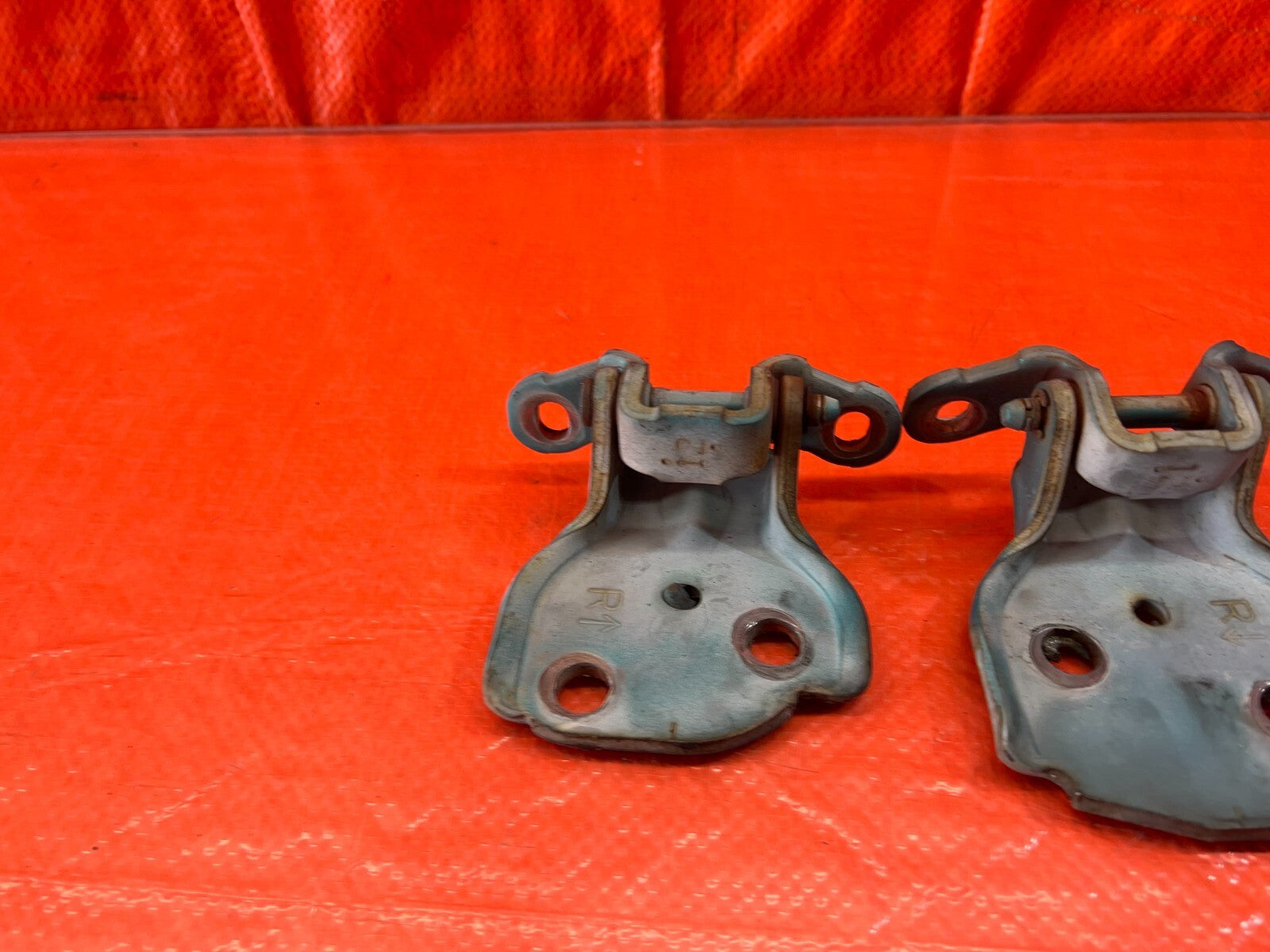 90 93 ACURA INTEGRA   PASSENGER RIGHT FRONT DOOR HINGE SET UPPER LOWER OEM #1606
