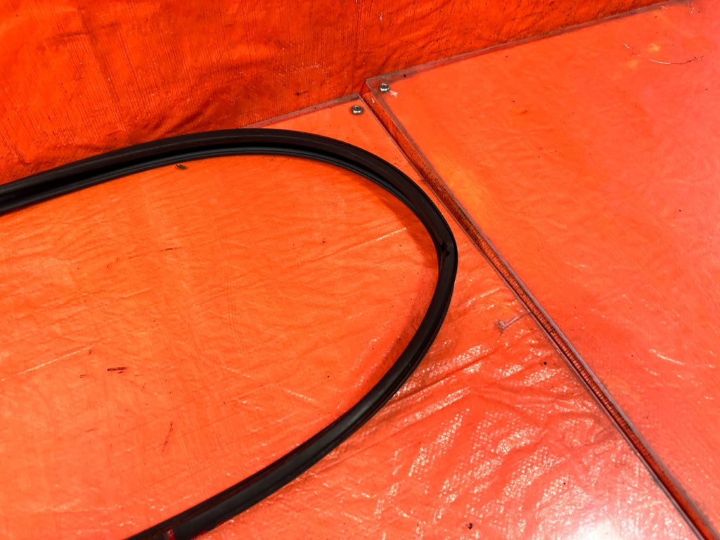 96 00 HONDA CIVIC COUPE   PASSENGER RIGHT WINDOW GLASS SUB SEAL   OEM #3196