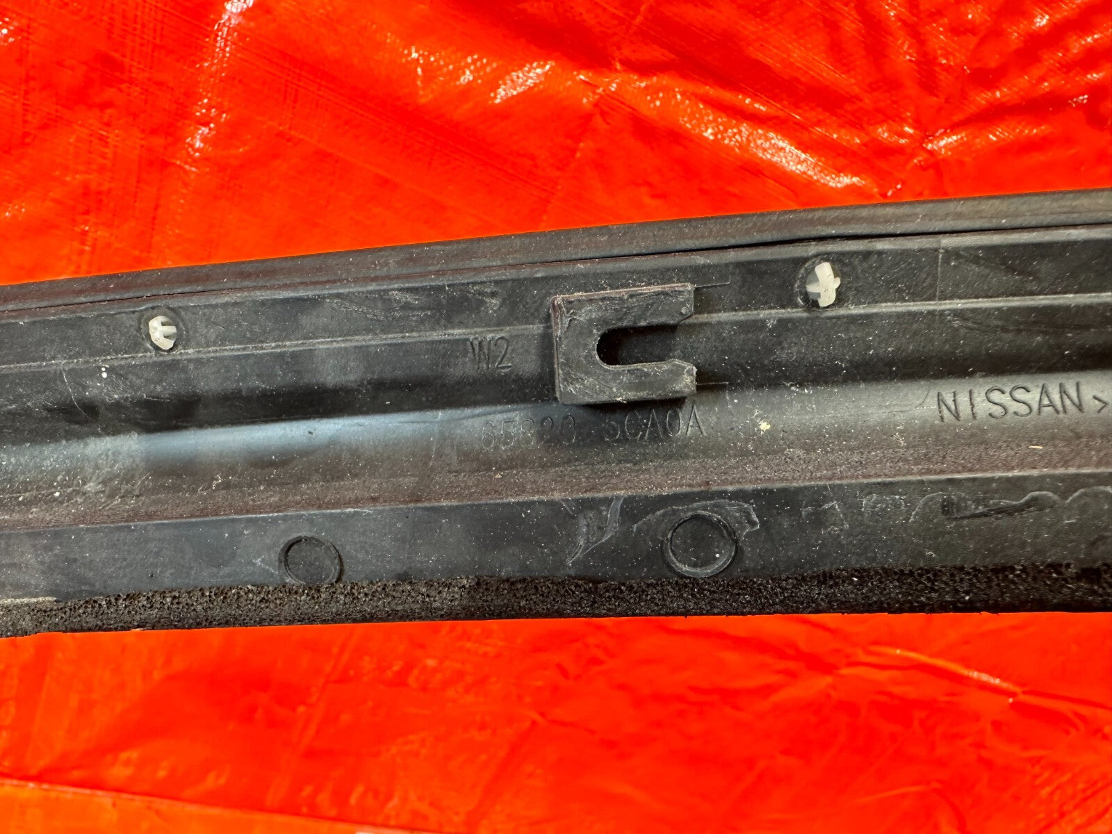 17 20 INFINITI Q60   PASSENGER RIGHT   FENDER TO HOOD TRIM SEAL   OEM FACTORY9