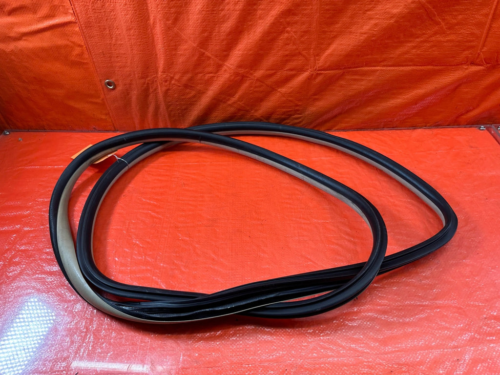04 08 ACURA TSX   LEFT FRONT   DOOR TO CHASSIS WEATHER STRIP OPEN TRIM OEM #20511