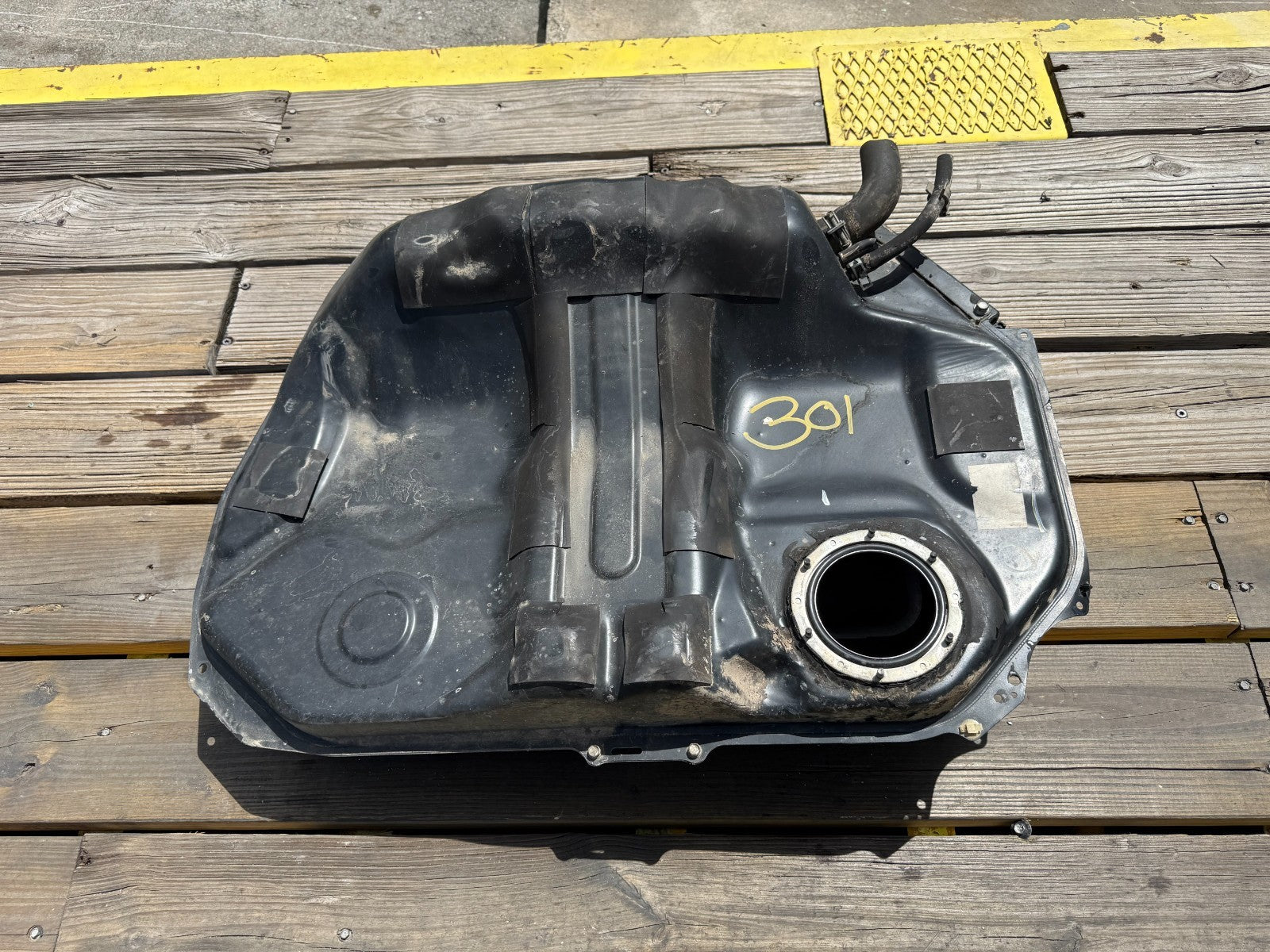 97 01 HONDA CR V CRV   GASOLINE GAS FUEL TANK ASSEMBLY   OEM FACTORY OE 3010