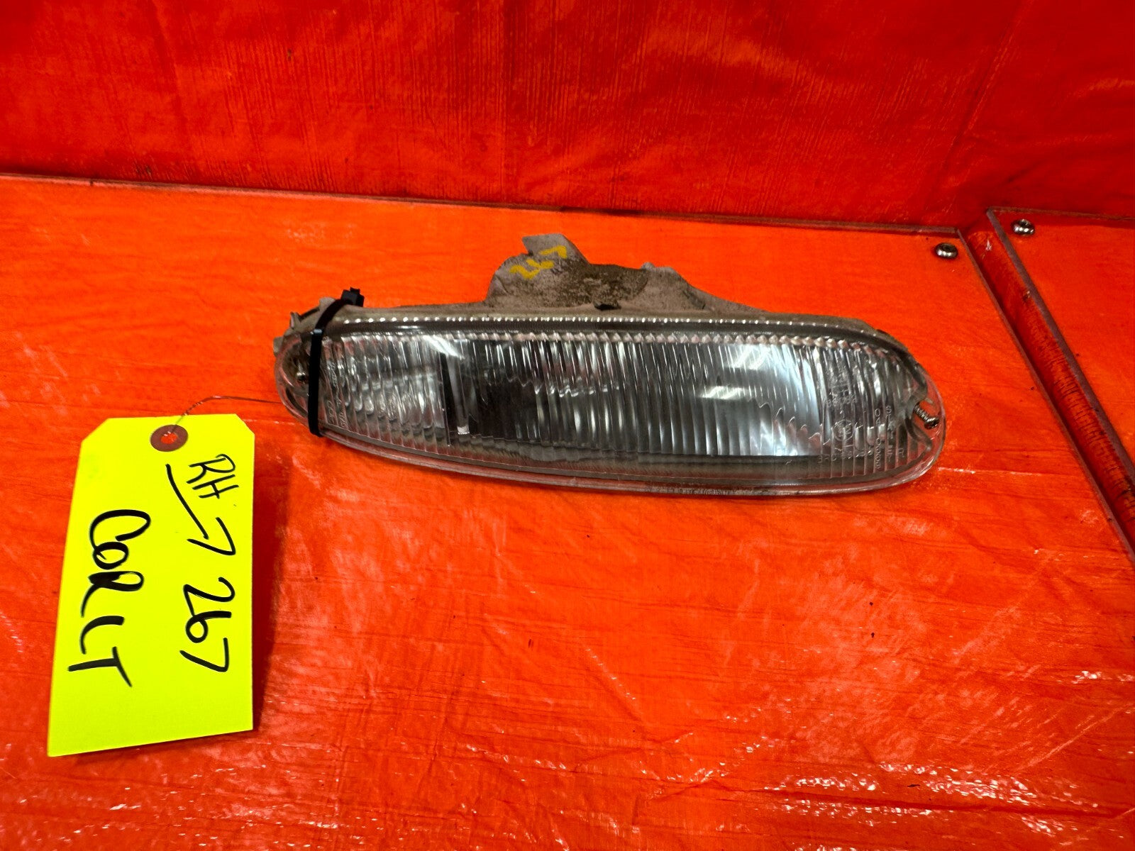 90 97 MAZDA MX 5 MIATA   PASSENGER RIGHT   FRONT BUMPER SIGNAL CORNER LIGHT OEM9