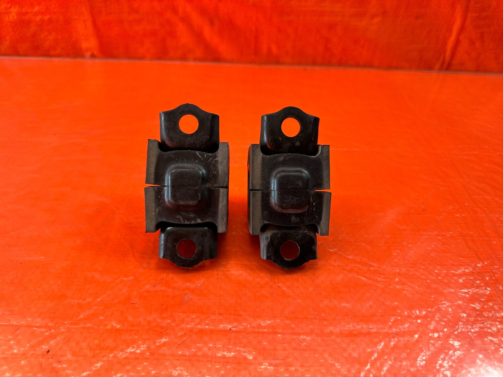 04 08 ACURA TSX   FRONT SWAY STABILIZER BAR BUSHINGS AND BRACKETS   OEM #1969