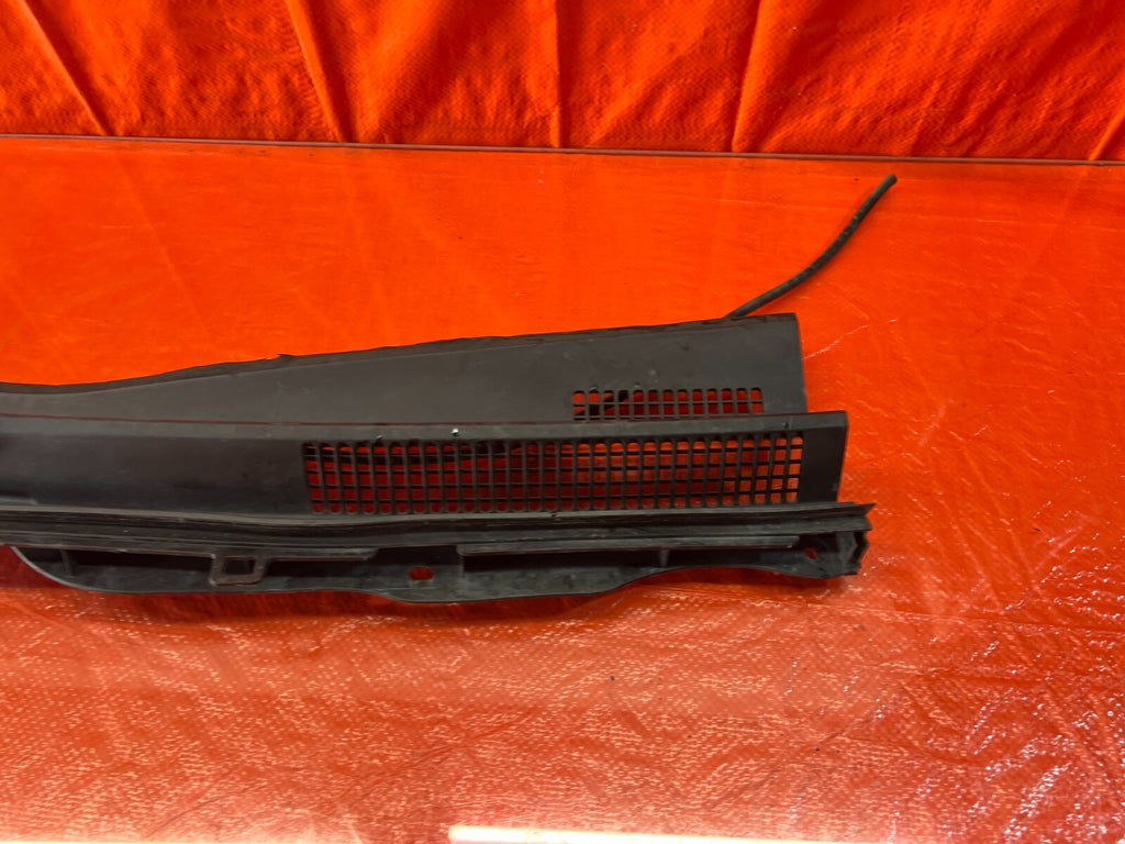 04 08 ACURA TL   WIPER COWL TRIM   PASSENGER RIGHT SIDE   OEM FACTORY #1375