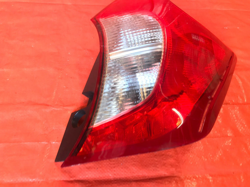 OEM 2015 2016 2017 NISSAN VERSA   HATCHBACK   PASSENGER RIGHT TAIL LIGHT LAMP 171